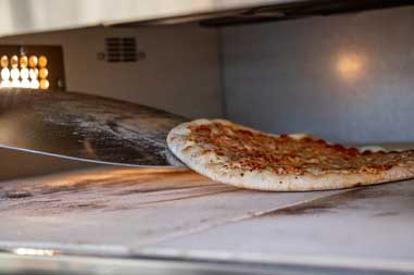 Pala pizza alluminio forata h cm. 170 + Pala pizza forata h cm. 170 +  supporto a muro